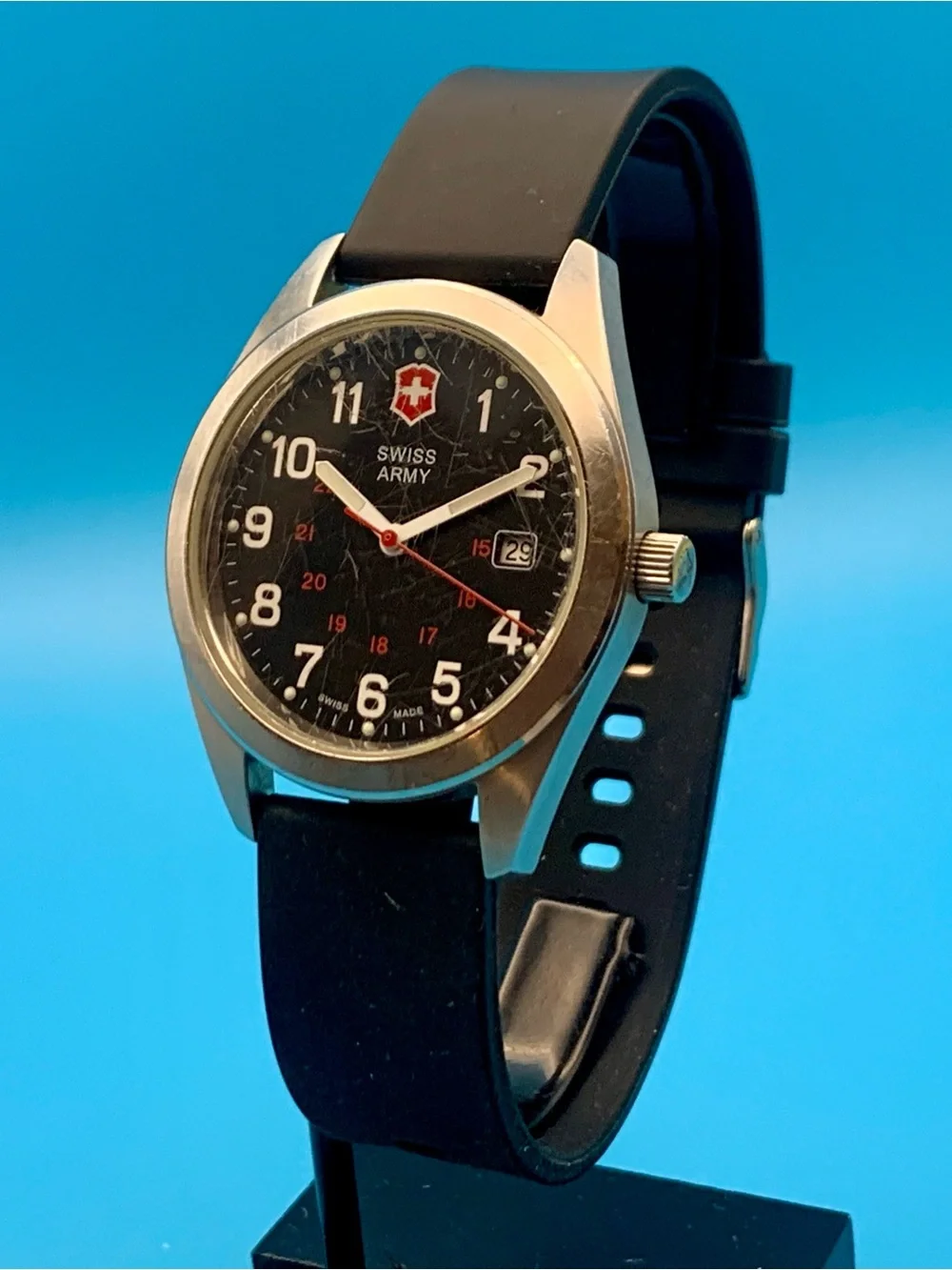 VICTORINOX SWISS ARMY GARRISON Men’s Swiss Field Wristwatch Works New Batt/Strap